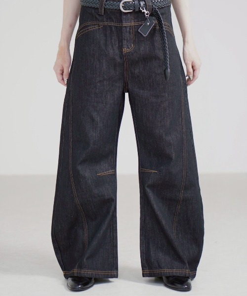 Chikashitsu +（チカシツプラス）の「【Chikashitsu +】lilting stitch curve denim pants / 【チカシツプラス】リルティングステッチカーブデニムパンツ（デニムパンツ・メンズ・ブラック・L/S/M）」の11枚目の写真
