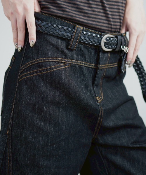 Chikashitsu +（チカシツプラス）の「【Chikashitsu +】lilting stitch curve denim pants / 【チカシツプラス】リルティングステッチカーブデニムパンツ（デニムパンツ・メンズ・ブラック・L/S/M）」の15枚目の写真