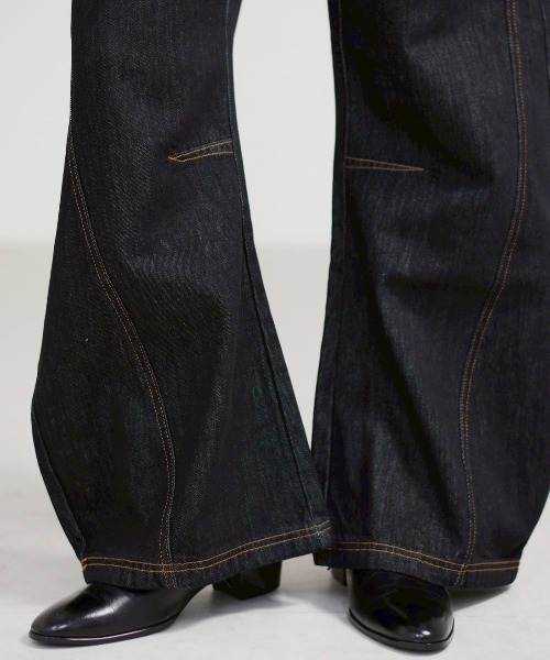 Chikashitsu +（チカシツプラス）の「【Chikashitsu +】lilting stitch curve denim pants / 【チカシツプラス】リルティングステッチカーブデニムパンツ（デニムパンツ・メンズ・ブラック・L/S/M）」の17枚目の写真