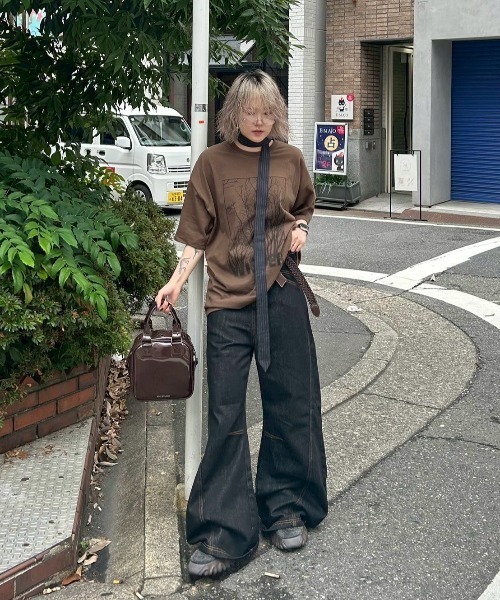 Chikashitsu +（チカシツプラス）の「【Chikashitsu +】lilting stitch curve denim pants / 【チカシツプラス】リルティングステッチカーブデニムパンツ（デニムパンツ・メンズ・ブラック・L/S/M）」の21枚目の写真