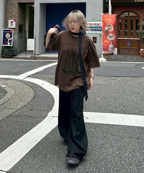 Chikashitsu +（チカシツプラス）の「【Chikashitsu +】lilting stitch curve denim pants / 【チカシツプラス】リルティングステッチカーブデニムパンツ（デニムパンツ・メンズ・ブラック・L/S/M）」の22枚目の写真