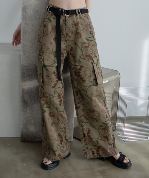 値下げ！未使用！花柄デニムパンツ☆mint LACーVERT ジーンズ デニム デニムパンツ 小花柄パンツ