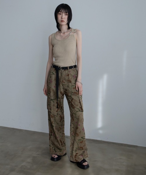 VACANCY（ヴァカンシー）の「ヴィンテージフラワー柄デニムパンツ（デニムパンツ・レディース・ブラウン・MEDIUM/LARGE/X-LARGE）」の4枚目の写真