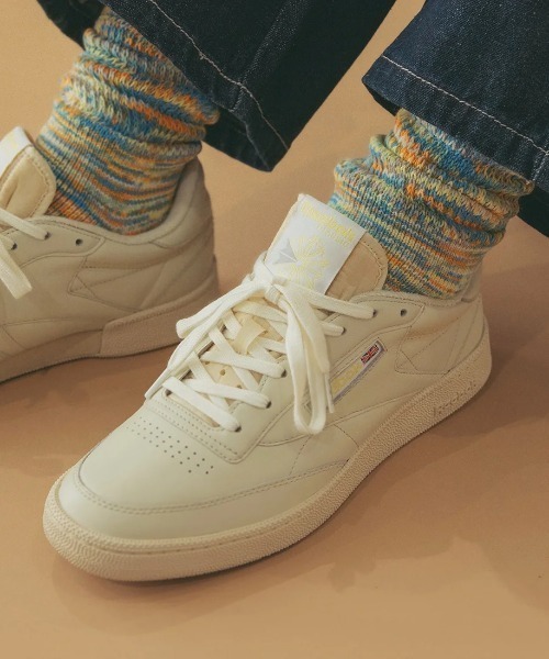 Reebok（リーボック）の「クラブシー 85 ヴィンテージ /  CLUB C 85 VINTAGE（スニーカー・メンズ・ホワイト×ピンク/ブラック/ホワイト×レッド/ホワイト×イエロー・23.0cm/23.5cm/24.5cm/24.0cm/25.0cm/25.5cm/26.0cm/26.5cm/27.0cm/27.5cm/28.0cm/22.5cm/28.5cm）」の2枚目の写真