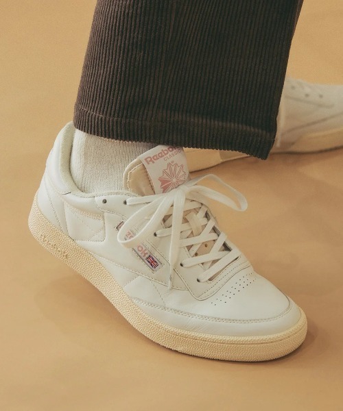 Reebok（リーボック）の「クラブシー 85 ヴィンテージ /  CLUB C 85 VINTAGE（スニーカー・メンズ・ホワイト×ピンク/ブラック/ホワイト×レッド/ホワイト×イエロー・23.0cm/23.5cm/24.5cm/24.0cm/25.0cm/25.5cm/26.0cm/26.5cm/27.0cm/27.5cm/28.0cm/22.5cm/28.5cm）」の3枚目の写真