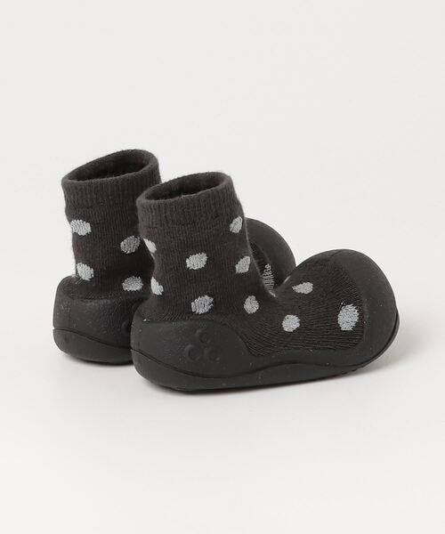Attipas(アティパス)の「ATTIPAS DOT DOT アティパス ドット ドット ベビーシューズ(ベビーシューズ/ベビーソックス・キッズ・ブラック系1・3.5)」の2枚目の写真