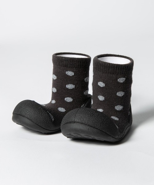 Attipas(アティパス)の「ATTIPAS DOT DOT アティパス ドット ドット ベビーシューズ(ベビーシューズ/ベビーソックス・キッズ・ブラック系1・3.5)」の1枚目の写真