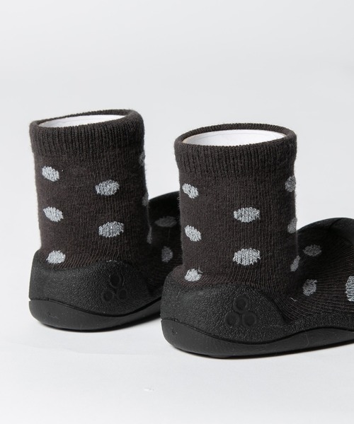 Attipas(アティパス)の「ATTIPAS DOT DOT アティパス ドット ドット ベビーシューズ(ベビーシューズ/ベビーソックス・キッズ・ブラック系1・3.5)」の5枚目の写真