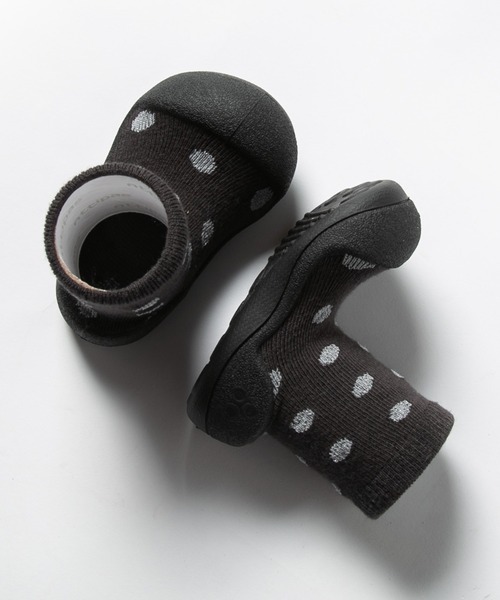 Attipas(アティパス)の「ATTIPAS DOT DOT アティパス ドット ドット ベビーシューズ(ベビーシューズ/ベビーソックス・キッズ・ブラック系1・3.5)」の9枚目の写真
