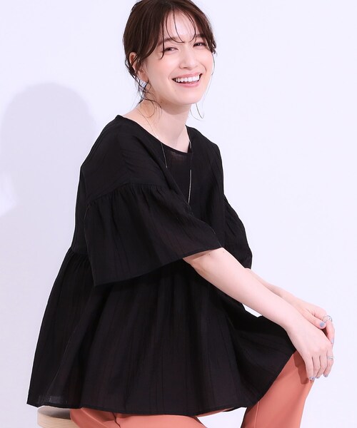 Cutie Blonde(キューティーブロンド)の「【S-LL】ふわっと揺れる ペプラムデザインブラウス(シャツ/ブラウス・レディース・ピンク系/ライトイエロー系/ブラック・04/03/02/01)」の2枚目の写真