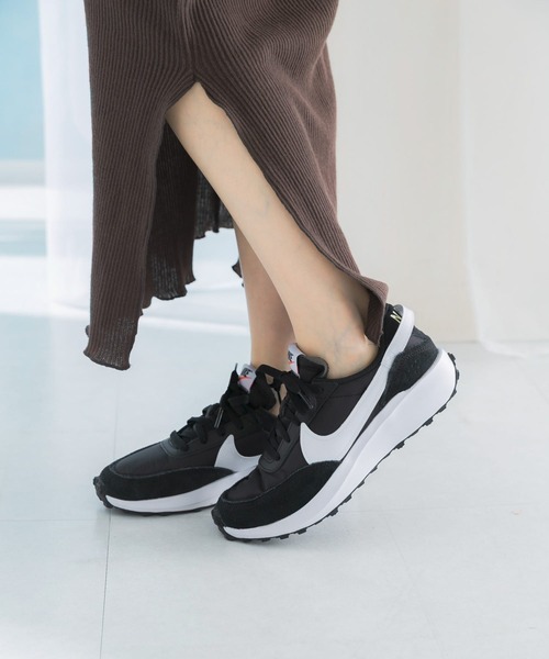 URBAN RESEARCH ROSSO WOMEN（アーバンリサーチ　ロッソ）の「NIKE　ナイキワッフルデビュー（スニーカー・レディース・ブラック系その他・24/23.5）」の2枚目の写真