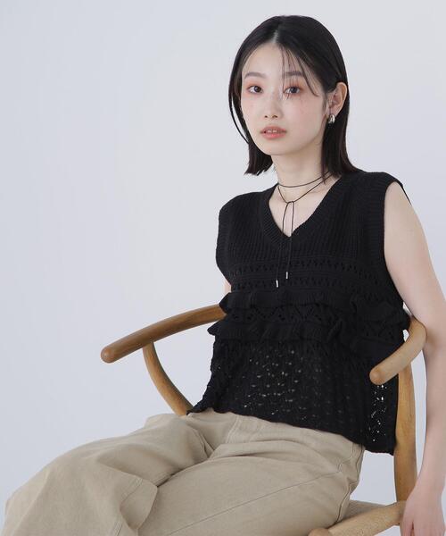 NATURAL BEAUTY BASIC(ナチュラルビューティーベーシック)の「◇透かし編みフリルニット(ニット/セーター・レディース・レッド/オフホワイト/ブラック・FREE)」の2枚目の写真