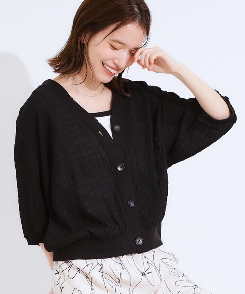 SHOO・LA・RUE(シューラルー)の「【S-LL】ふわっとしたフォルムが魅力 Vネックカーディガン(カーディガン/ボレロ・レディース・ブラック/アイボリー/ダークブラウン・03/04/02/01)」の2枚目の写真