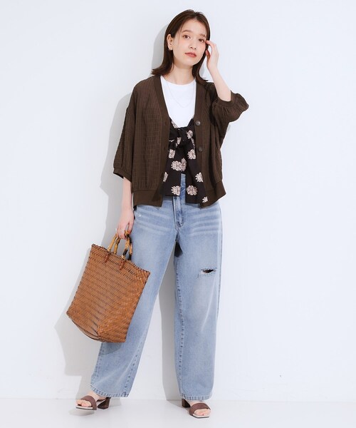 SHOO・LA・RUE(シューラルー)の「【S-LL】ふわっとしたフォルムが魅力 Vネックカーディガン(カーディガン/ボレロ・レディース・ブラック/アイボリー/ダークブラウン・03/04/02/01)」の14枚目の写真