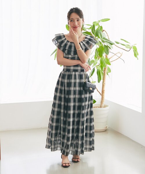 La boutique BonBon(ラブティックボンボン)の「【セットアップ可】シアーオンブレーチェック2WAYフリルオフショルブラウス(シャツ/ブラウス・レディース・ブラウン/ブラック・FREE)」の7枚目の写真