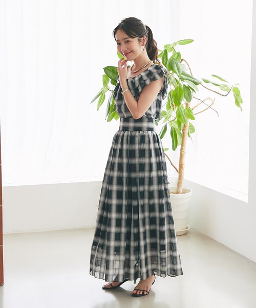 La boutique BonBon(ラブティックボンボン)の「【セットアップ可】シアーオンブレーチェック2WAYフリルオフショルブラウス(シャツ/ブラウス・レディース・ブラウン/ブラック・FREE)」の9枚目の写真