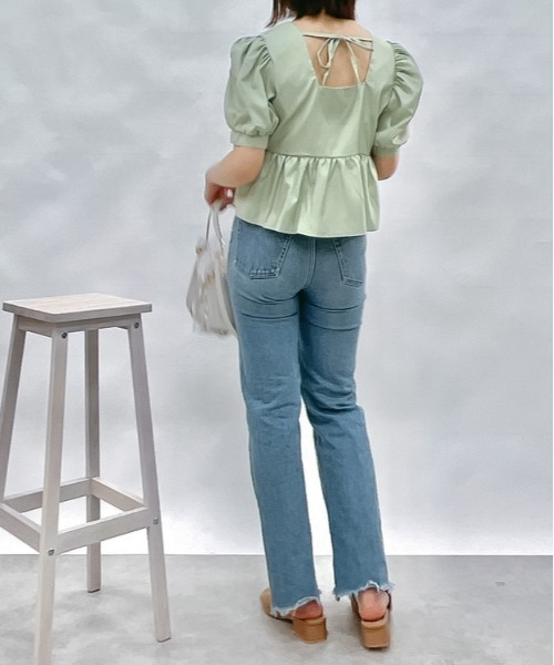 &soiree(アンドソワレ)の「【&soiree】ギャザートップス(シャツ/ブラウス・レディース・ホワイト/グリーン・FREE)」の17枚目の写真