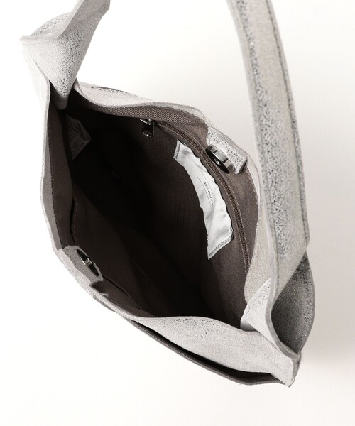 Ray BEAMS（レイビームス）の「【WEB限定】BEAURE / スラントポケット ワンハンドル ショルダーバッグ（トートバッグ・レディース・ブラック/シルバー・ONE SIZE）」の7枚目の写真