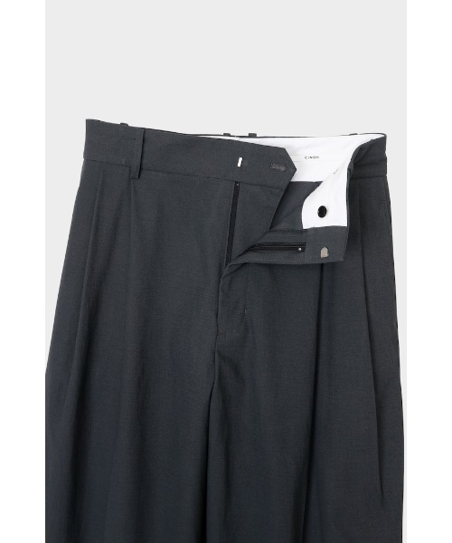 CINOH(チノ)の「COTTON TWILL TWO TUCK PANTS(その他パンツ・メンズ・ブラック系その他・46/44)」の3枚目の写真