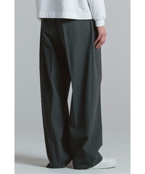 CINOH(チノ)の「COTTON TWILL TWO TUCK PANTS(その他パンツ・メンズ・ブラック系その他・46/44)」の7枚目の写真