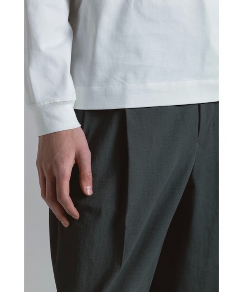 CINOH(チノ)の「COTTON TWILL TWO TUCK PANTS(その他パンツ・メンズ・ブラック系その他・46/44)」の8枚目の写真