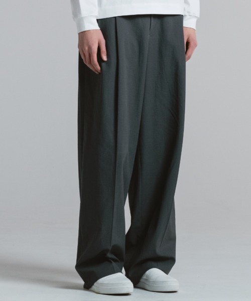 CINOH(チノ)の「COTTON TWILL TWO TUCK PANTS(その他パンツ・メンズ・ブラック系その他・46/44)」の9枚目の写真