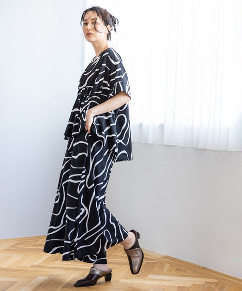 OSMOSIS(オズモーシス)の「プリントフレアーパンツ(その他パンツ・レディース・ブラック/ブルーグレー/カーキ・ONE SIZE)」の6枚目の写真