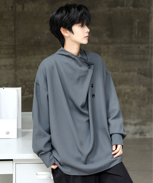 neos(ネオス)の「【neos】ルーズシルエット ドレープ ハイネック ロングスリーブ プルオーバー シャツ(シャツ/ブラウス・メンズ・ブラック/グレー・MEDIUM/LARGE/X-LARGE)」の1枚目の写真