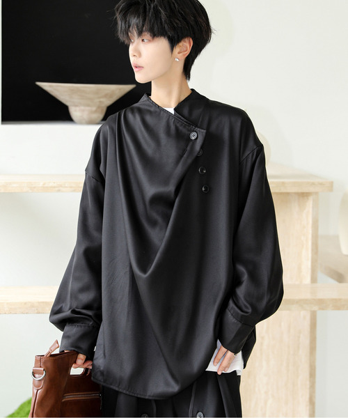 neos(ネオス)の「【neos】ルーズシルエット ドレープ ハイネック ロングスリーブ プルオーバー シャツ(シャツ/ブラウス・メンズ・ブラック/グレー・MEDIUM/LARGE/X-LARGE)」の2枚目の写真