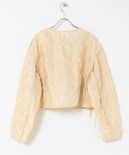 KBF（ケイビーエフ）の「シャーリングショートジャケット（ブルゾン・レディース・アイボリー/ブラック・ONE）」の14枚目の写真