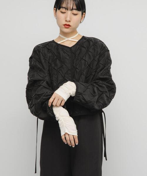 KBF（ケイビーエフ）の「シャーリングショートジャケット（ブルゾン・レディース・アイボリー/ブラック・ONE）」の11枚目の写真