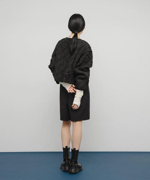 KBF（ケイビーエフ）の「シャーリングショートジャケット（ブルゾン・レディース・アイボリー/ブラック・ONE）」の5枚目の写真