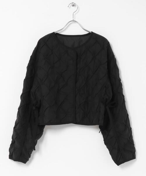 KBF（ケイビーエフ）の「シャーリングショートジャケット（ブルゾン・レディース・アイボリー/ブラック・ONE）」の4枚目の写真