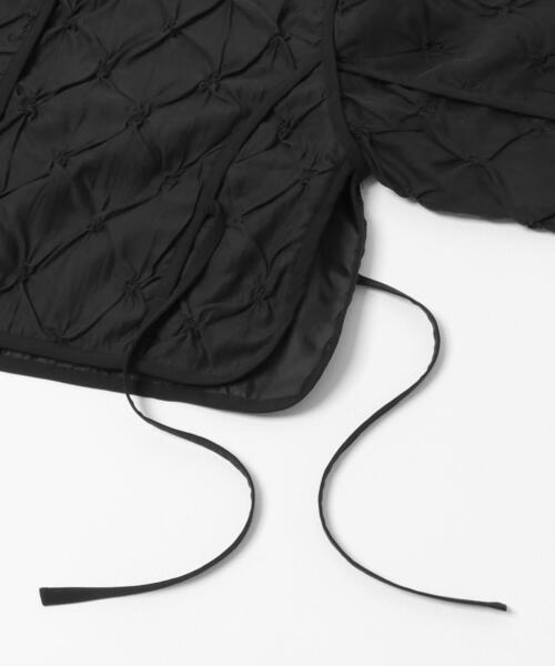 KBF（ケイビーエフ）の「シャーリングショートジャケット（ブルゾン・レディース・アイボリー/ブラック・ONE）」の3枚目の写真