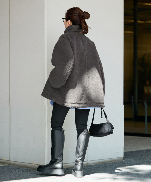 JOURNAL STANDARD（ジャーナルスタンダード）の「《追加》エコファーショートブルゾン（ブルゾン・レディース・ブラウン/チャコールグレー・FREE）」の6枚目の写真