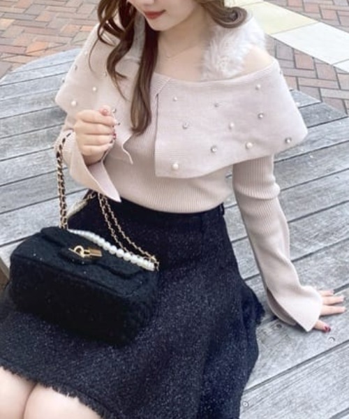 rienda（リエンダ）の「ショルダーフェイクファービジューニットトップス 秋服 冬服（ニット/セーター・レディース・ホワイト/ピンク/ブラック・FREE）」の3枚目の写真