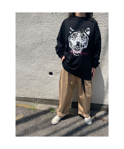 WORLD WIDE LOVE!(ワールドワイドラブ)の「ATTACK BIG ロンTEE(Tシャツ/カットソー・レディース・オフホワイト/ブラック/サックスブルー・1)」の1枚目の写真