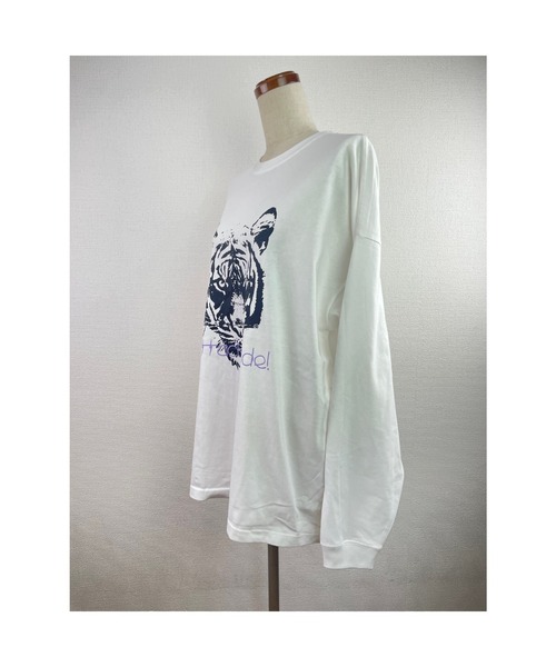 WORLD WIDE LOVE!(ワールドワイドラブ)の「ATTACK BIG ロンTEE(Tシャツ/カットソー・レディース・オフホワイト/ブラック/サックスブルー・1)」の5枚目の写真