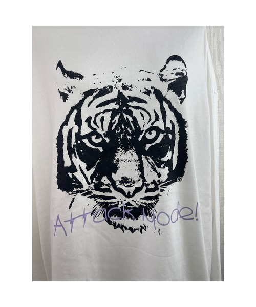WORLD WIDE LOVE!(ワールドワイドラブ)の「ATTACK BIG ロンTEE(Tシャツ/カットソー・レディース・オフホワイト/ブラック/サックスブルー・1)」の7枚目の写真