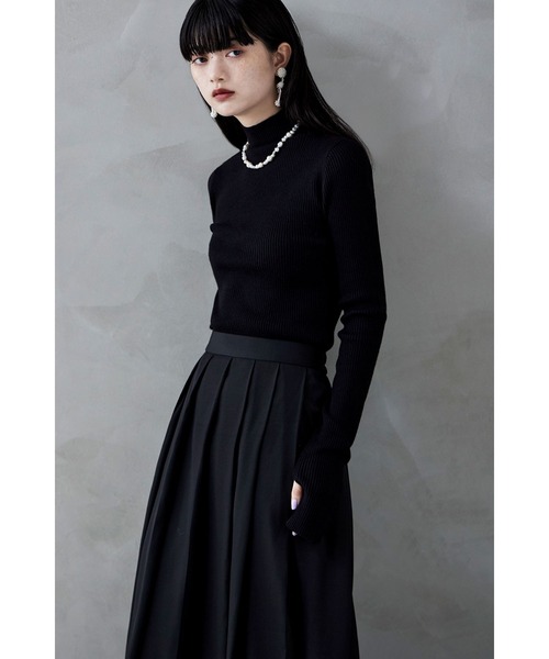 etoll.(エトル)の「サムホールハイネックリブニット(ニット/セーター・レディース・アイボリー/オレンジ/レッド/杢グレー/ブラック/ブラウン・FREE)」の10枚目の写真