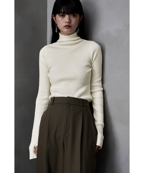 etoll.(エトル)の「サムホールハイネックリブニット(ニット/セーター・レディース・アイボリー/オレンジ/レッド/杢グレー/ブラック/ブラウン・FREE)」の20枚目の写真