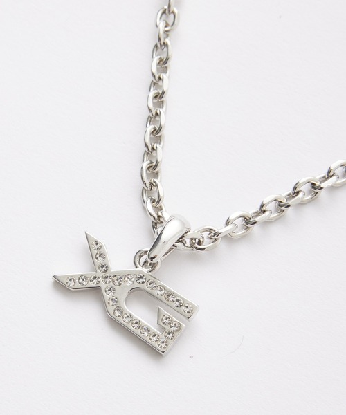 X-girl（エックスガール）の「XG EMBLEM RHINESTONE NECKLACE（ネックレス・レディース・シルバー/ゴールド・ONE SIZE）」の4枚目の写真
