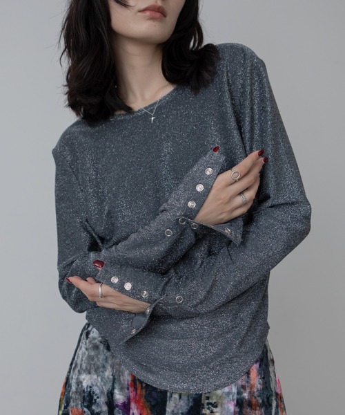 VACANCY(ヴァカンシー)の「Uネック袖スナップラメトップス(Tシャツ/カットソー・レディース・ブラウン/ブラック/ブルー・FREE)」の3枚目の写真