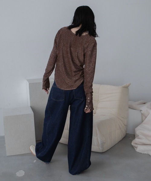 VACANCY(ヴァカンシー)の「Uネック袖スナップラメトップス(Tシャツ/カットソー・レディース・ブラウン/ブラック/ブルー・FREE)」の16枚目の写真