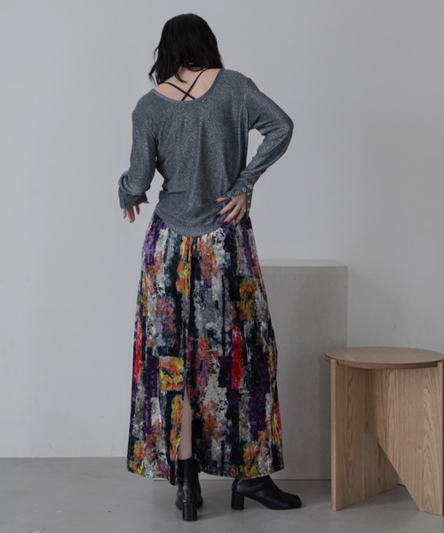 VACANCY(ヴァカンシー)の「Uネック袖スナップラメトップス(Tシャツ/カットソー・レディース・ブラウン/ブラック/ブルー・FREE)」の4枚目の写真