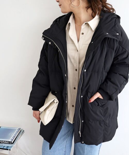 le.coeur blanc(ルクールブラン)の「ストレッチフードミドルダウン(ダウンジャケット/コート・レディース・ブラック/アイボリー・38)」の6枚目の写真