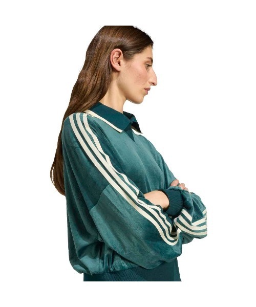 adidas(アディダス)の「adidas Originals adidas Originals × Liberty London Embossed Velvet Sweatshirt(アディダスオリジナルス アディダス オリジナルス × リバティ ロンドン エンボス加工 ベルベット スウェットシャツ)(スウェット・レディース・グリーン系・SMALL/MEDIUM/LARGE/X-SMALL)」の4枚目の写真
