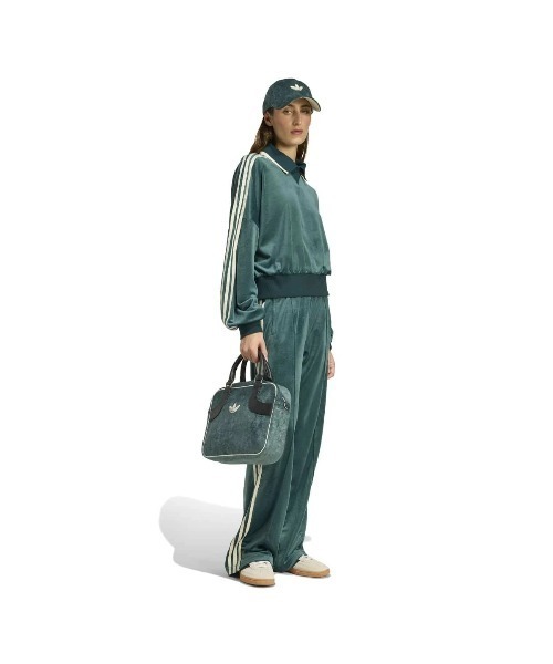 adidas(アディダス)の「adidas Originals adidas Originals × Liberty London Embossed Velvet Sweatshirt(アディダスオリジナルス アディダス オリジナルス × リバティ ロンドン エンボス加工 ベルベット スウェットシャツ)(スウェット・レディース・グリーン系・SMALL/MEDIUM/LARGE/X-SMALL)」の6枚目の写真