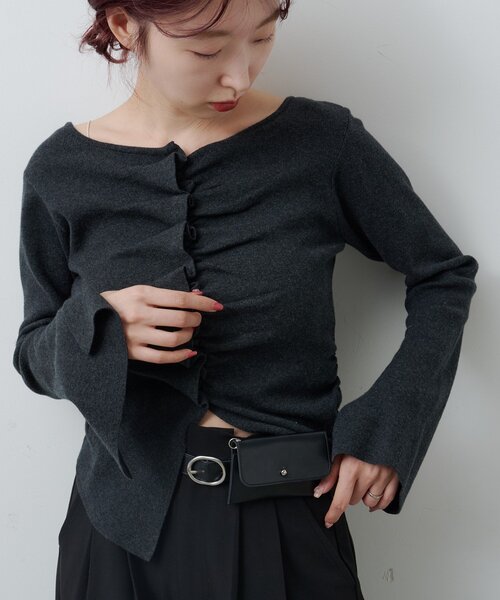 Kastane(カスタネ)の「【お気に入り1.5万人突破!/8色展開】フロントギャザーニットカーディガン(ニット/セーター・レディース・アイボリー/グレー/ネイビー/サックスブルー/ピンク/ブラック/レッド/チャコールグレー/ピンク系その他・FREE/1)」の4枚目の写真