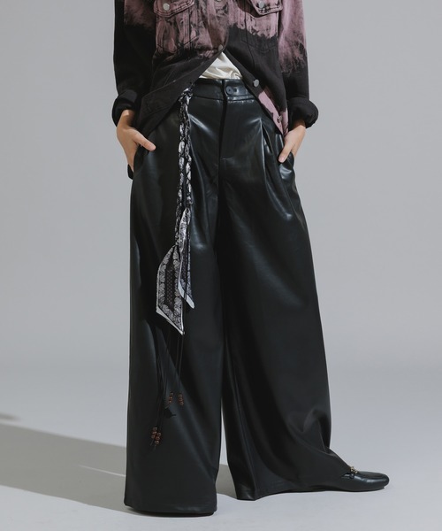 Chick（チック）の「Wood Bead Cord with Bandana Faux Leather Flare Wide Pants / バンダナ付きウッドビーズコード フェイクレザー フレアワイドパンツ 暖パン（その他パンツ・レディース・ブラック/ブラウン・FREE）」の13枚目の写真